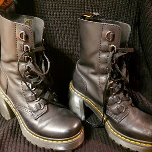 Dr. Martens - chesney leather flared heel lace up boots